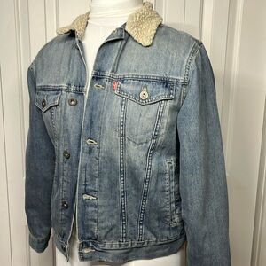 Levi’s trucker jean jacket
Kids large